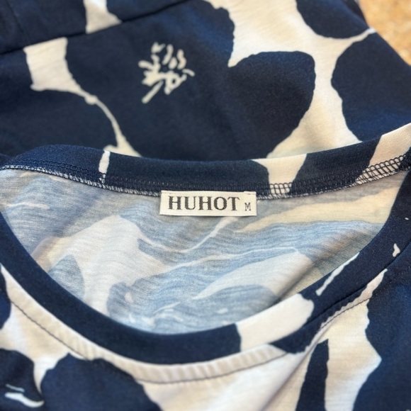 Elegant Navy and White Floral Midi Dress - Picture 3 of 5